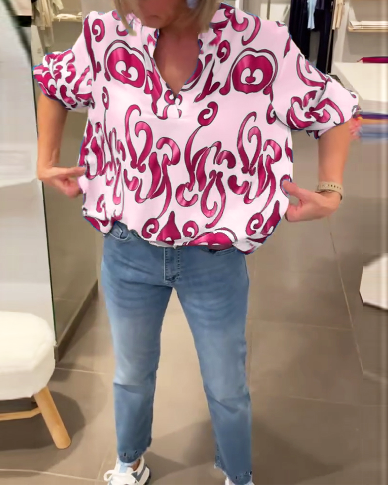 Elegante top de manga larga con cuello de pico estampado